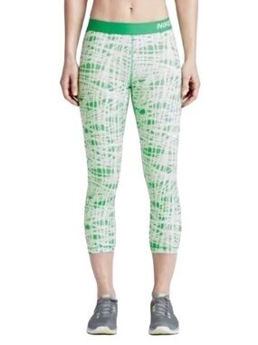 Nike Pro Women's Cropped Leggings